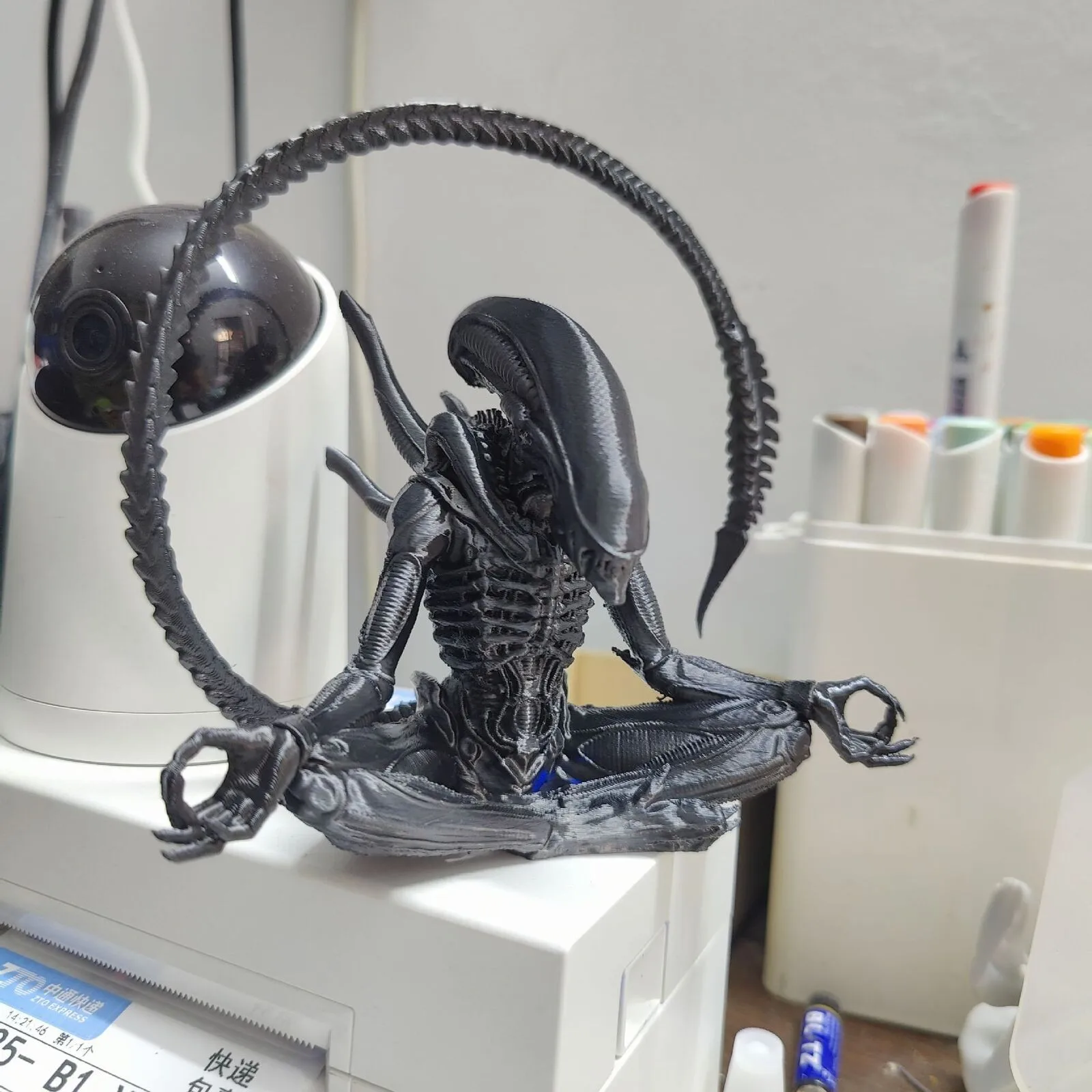 Alien Movie Anime Figure FIGURINES & MINIATURES Color : Dark Gray|Gold|Black Alien Movie Anime Figure FIGURINES & MINIATURES Color : Dark Gray|Gold|Black