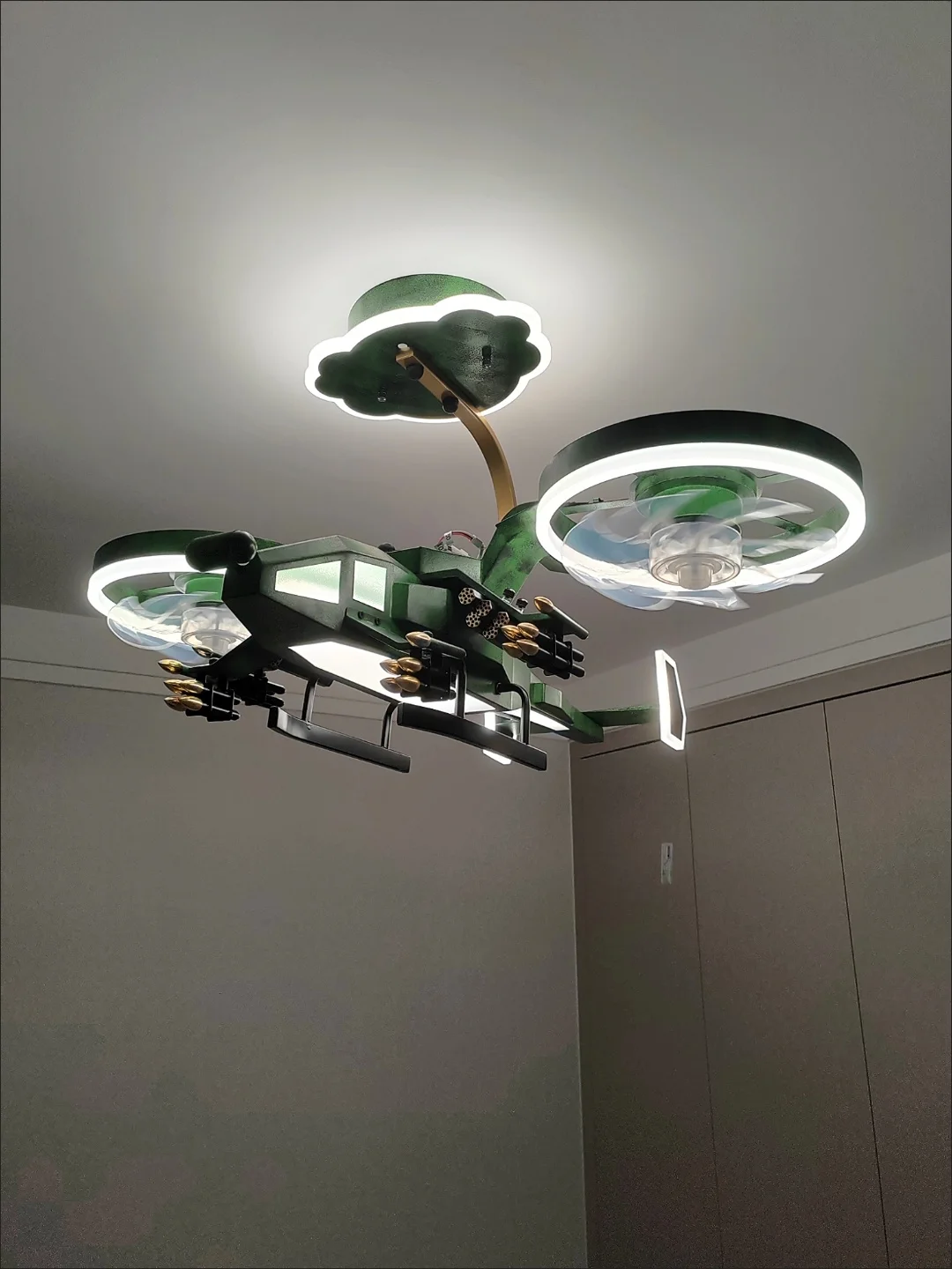 Aircraft fan light, children's room Aircraft fan light, children's room