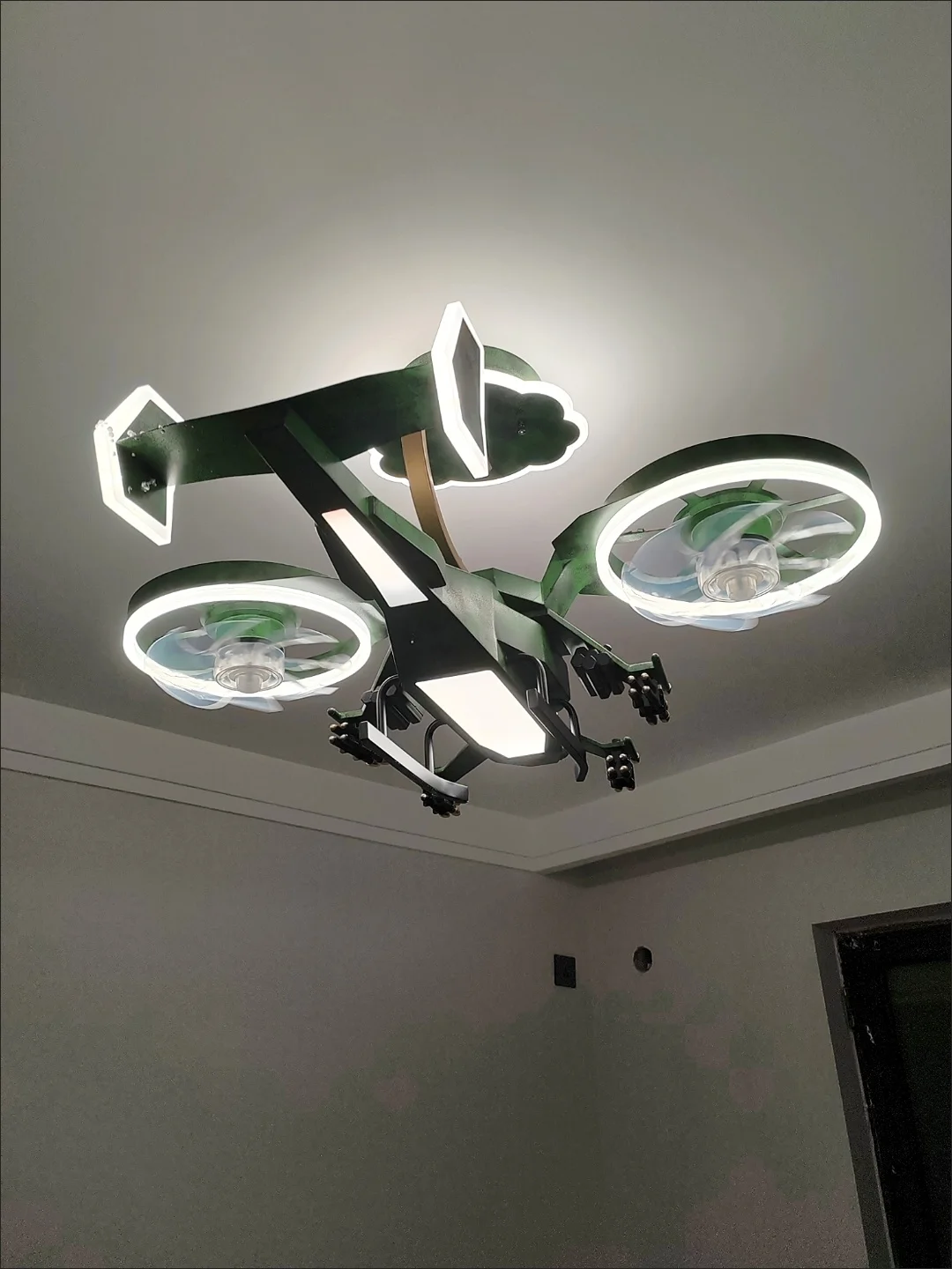 Aircraft fan light, children's room Aircraft fan light, children's room