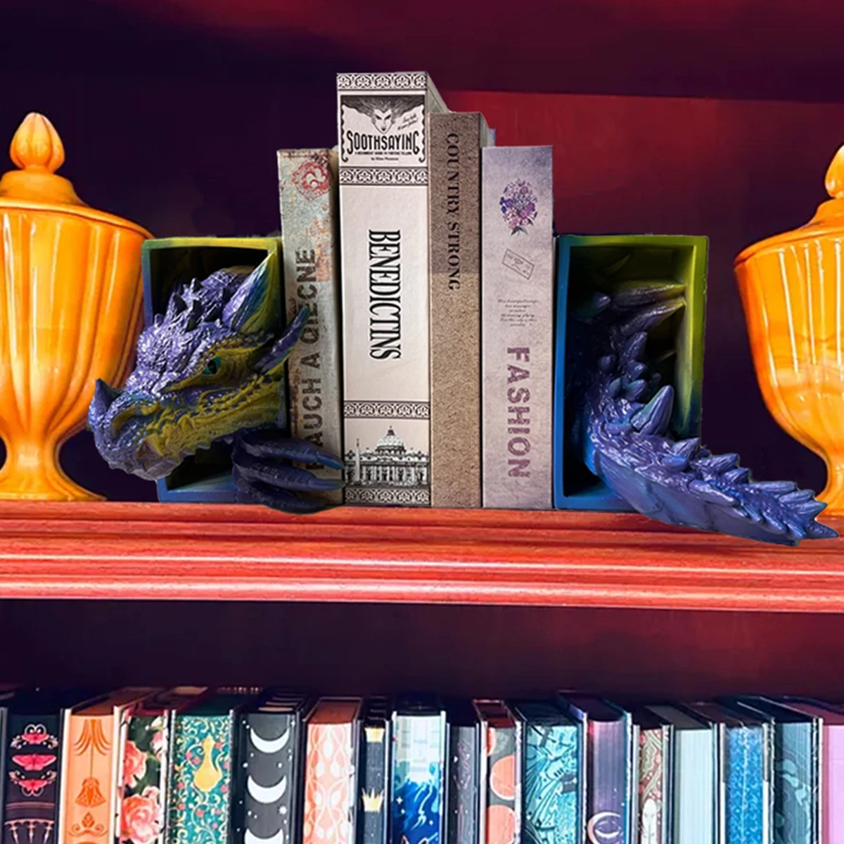 2Pc Dragon-Shaped Bookend Decorations, Fantasy Decor, Home Decor Ornaments, Bookshelf Bookend Decorations, Dragon-Shaped Decorations Appear on the Bookshelf.