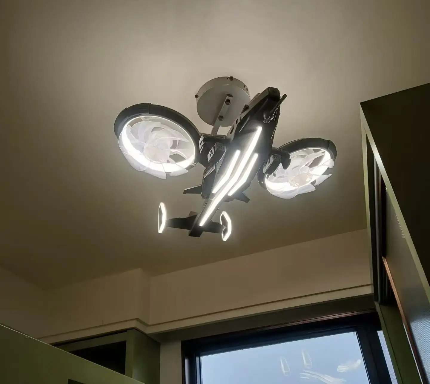 Airplane Fan Light Children's Room Boys' Bedroom Modern LED Light With Remote Control With Lighting Combat Helicopter Fan Light Airplane Fan Light Children's Room Boys' Bedroom Modern LED Light With Remote Control With Lighting Combat Helicopter Fan Light
